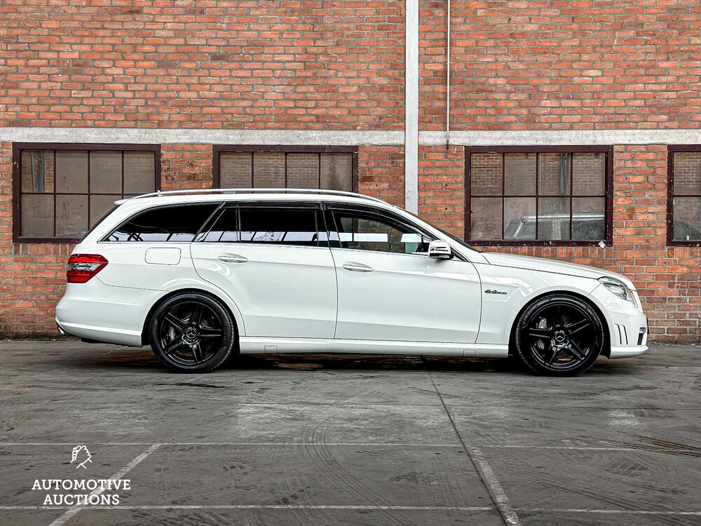 Mercedes-Benz E63 AMG Kombi 5.5 V8 525PS 2011