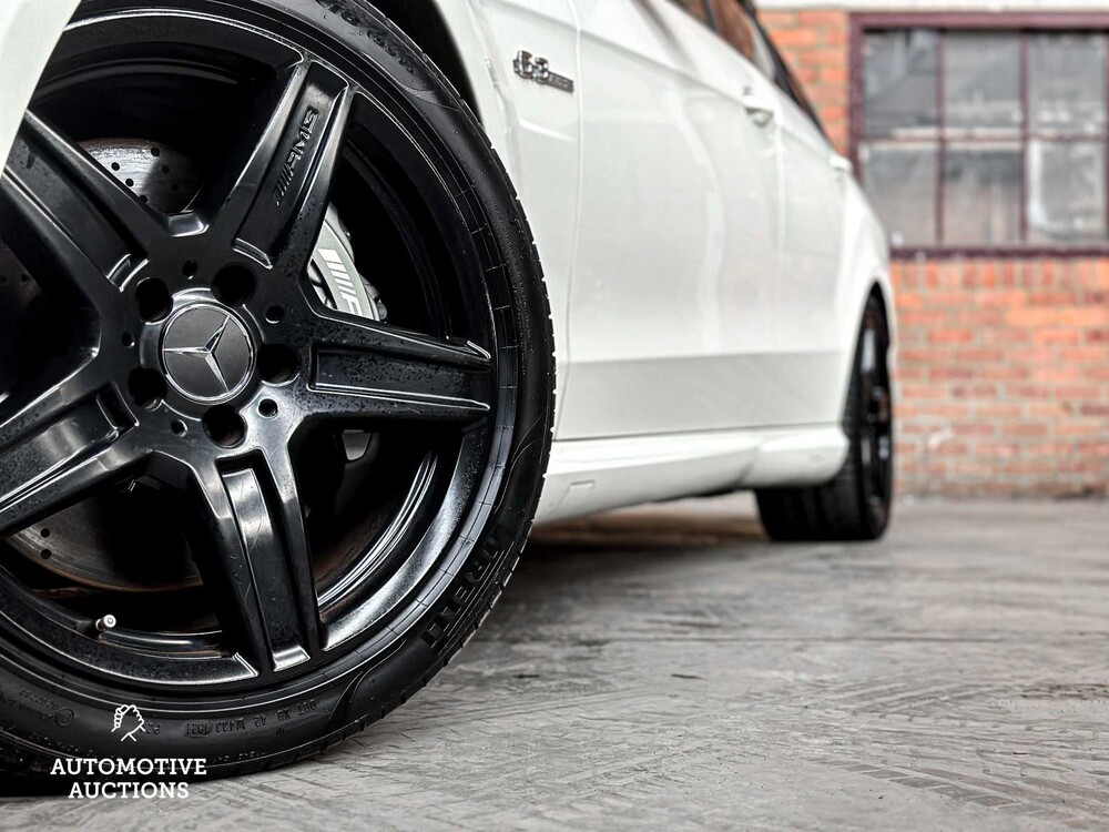 Mercedes-Benz E63 AMG Kombi 5.5 V8 525PS 2011