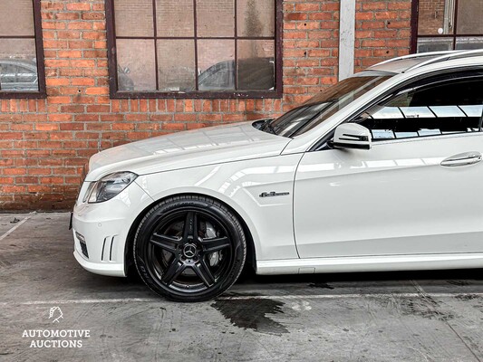 Mercedes-Benz E63 AMG Kombi 5.5 V8 525PS 2011