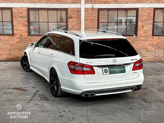 Mercedes-Benz E63 AMG Kombi 5.5 V8 525PS 2011