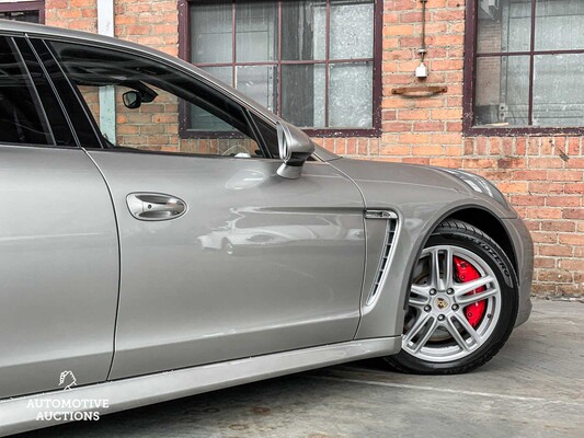 Porsche Panamera Turbo 4.8 V8 500hp 2010