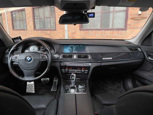 BMW ActiveHybrid7 F04 4.4 V8 465PS 2010