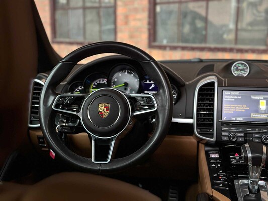 Porsche Cayenne S E-Hybrid 3.0 V6 Sport-Chrono 416hp 2015 (Original-NL), GP-059-N