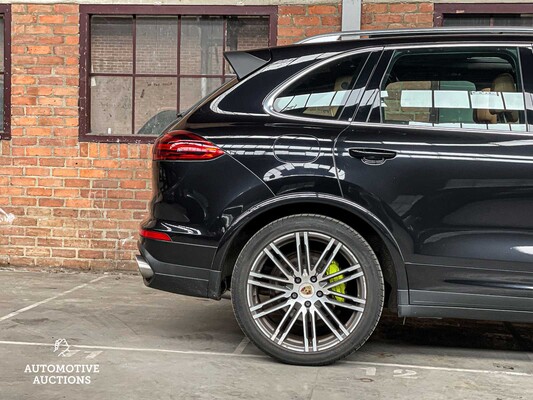 Porsche Cayenne S E-Hybrid 3.0 V6 Sport-Chrono 416pk 2015 (Origineel-NL), GP-059-N