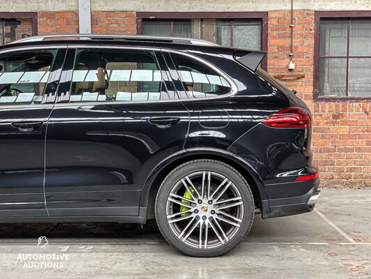 Porsche Cayenne S E-Hybrid 3.0 V6 Sport-Chrono 416hp 2015 (Original-NL), GP-059-N