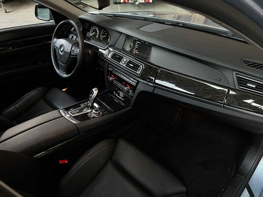 BMW ActiveHybrid7 F04 4.4 V8 465hp 2012