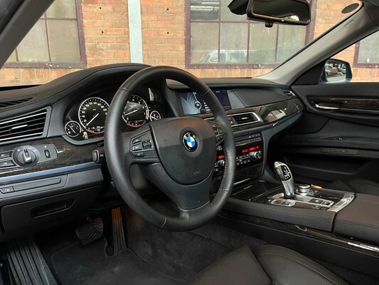 BMW ActiveHybrid7 F04 4.4 V8 465hp 2012