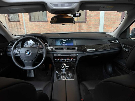 BMW ActiveHybrid7 F04 4.4 V8 465pk 2012