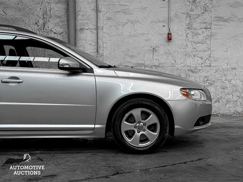 Volvo V70 2.0 Summum 145pk 2010, 01-ZSR-9