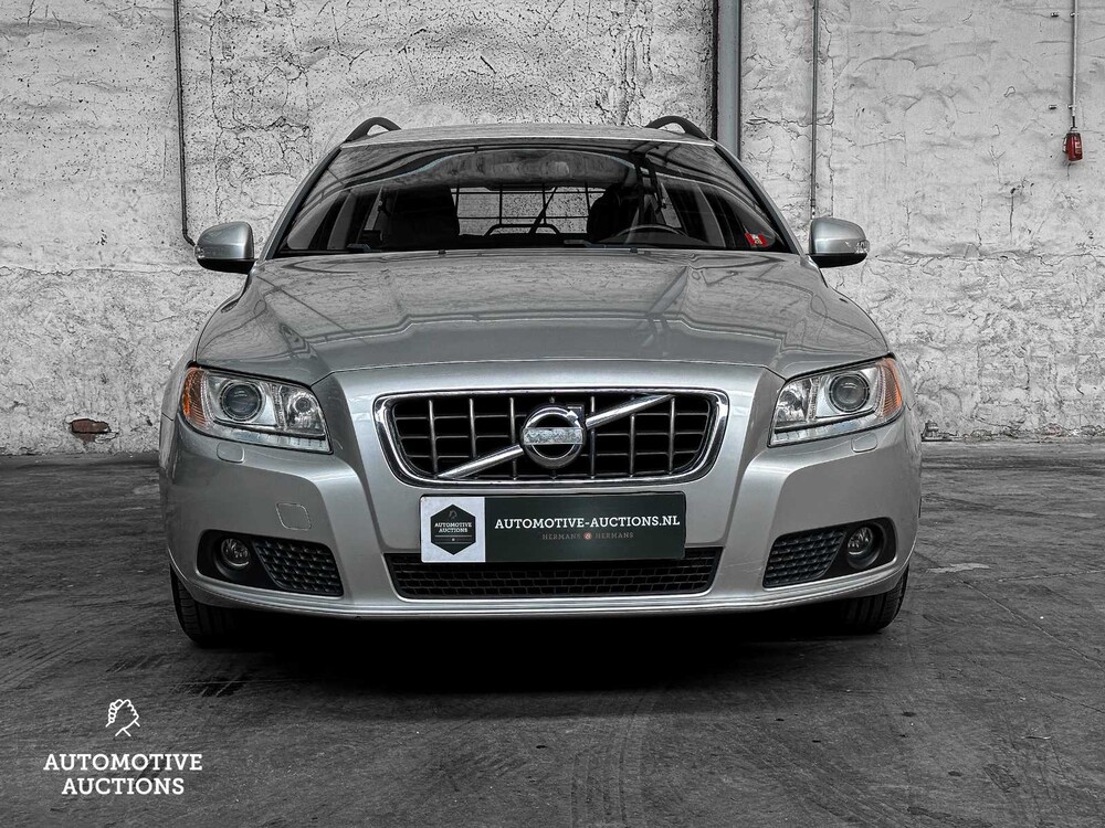 Volvo V70 2.0 Summum 145pk 2010, 01-ZSR-9