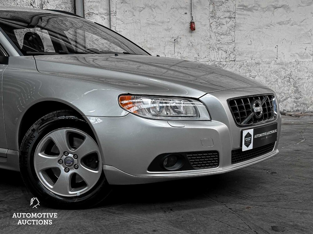 Volvo V70 2.0 Summum 145pk 2010, 01-ZSR-9
