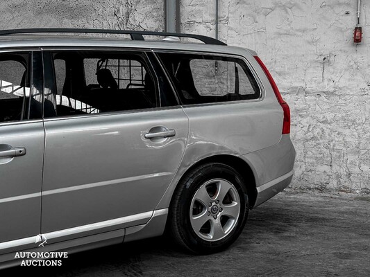 Volvo V70 2.0 Summum 145pk 2010, 01-ZSR-9