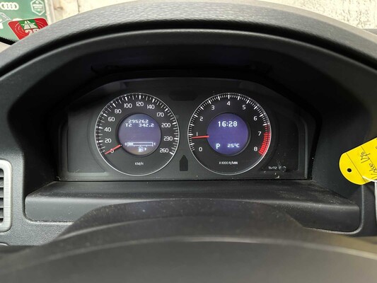 Volvo V70 2.0 Summum 145hp 2010, 01-ZSR-9