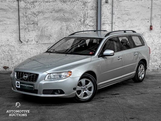 Volvo V70 2.0 Summum 145pk 2010, 01-ZSR-9