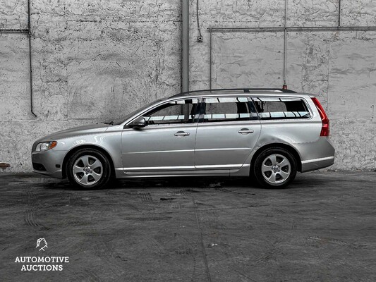 Volvo V70 2.0 Summum 145pk 2010, 01-ZSR-9