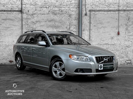 Volvo V70 2.0 Summum 145PS 2010, 01-ZSR-9