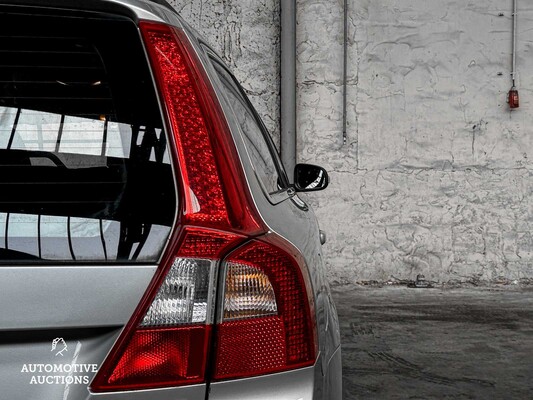 Volvo V70 2.0 Summum 145pk 2010, 01-ZSR-9