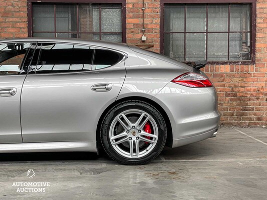 Porsche Panamera Turbo 4.8 V8 500hp 2010