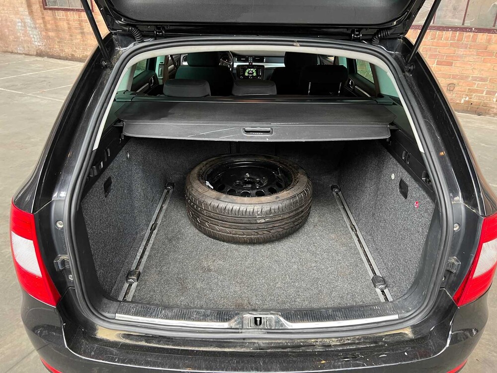 Skoda Superb Combi 1.6 TDI Grl. Amb.Bns 105PS 2012 -Fertigmodell NL-, 59-TSV-8