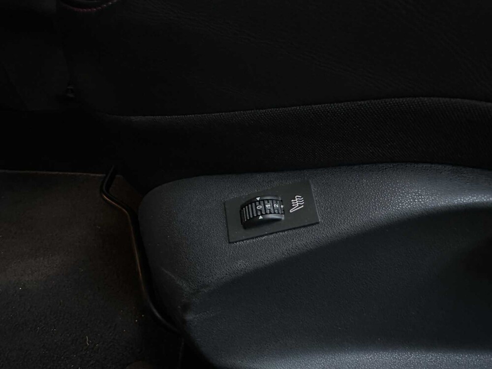 Peugeot 208 GTi 1.6 THP 200pk 2013 (Origineel-NL), 4-KVZ-56