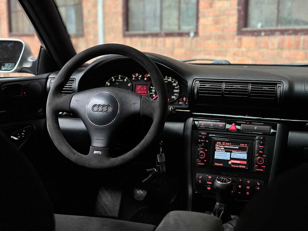 Audi RS4 Avant 2.7 V6 BiTurbo Quattro B5 381pk 2000