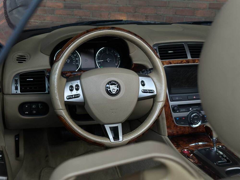 Jaguar XK Cabriolet 4.2 V8 300pk 2006, Youngtimer
