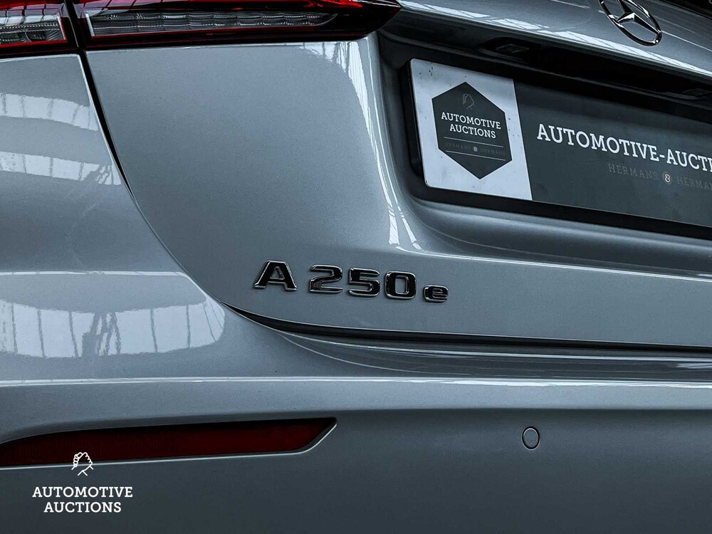 Mercedes-Benz A250e AMG Business Solution 160pk 2022 A-klasse, X-451-TP
