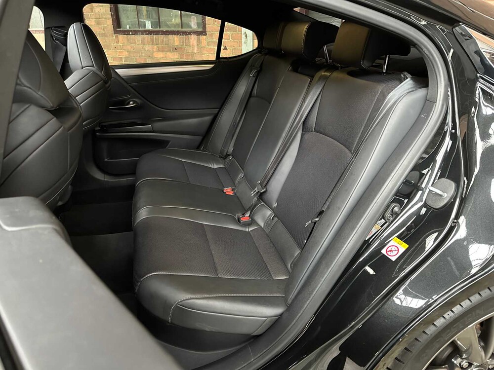 Lexus ES 300h F Sport Line 178pk 2019, ZN-650-B