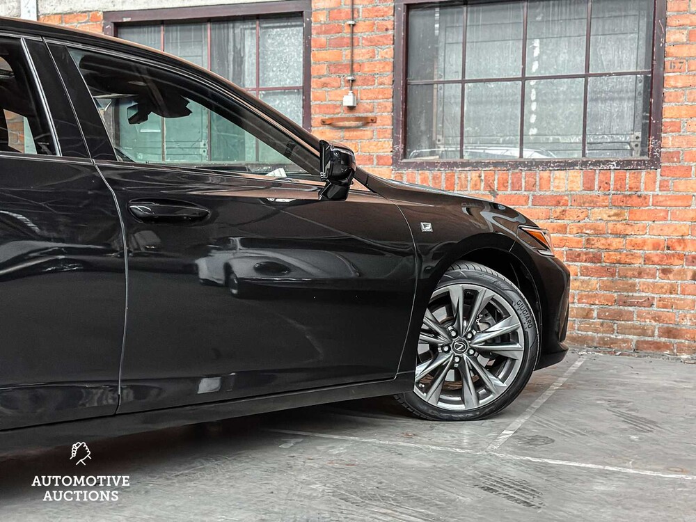 Lexus ES 300h F Sport Line 178pk 2019, ZN-650-B