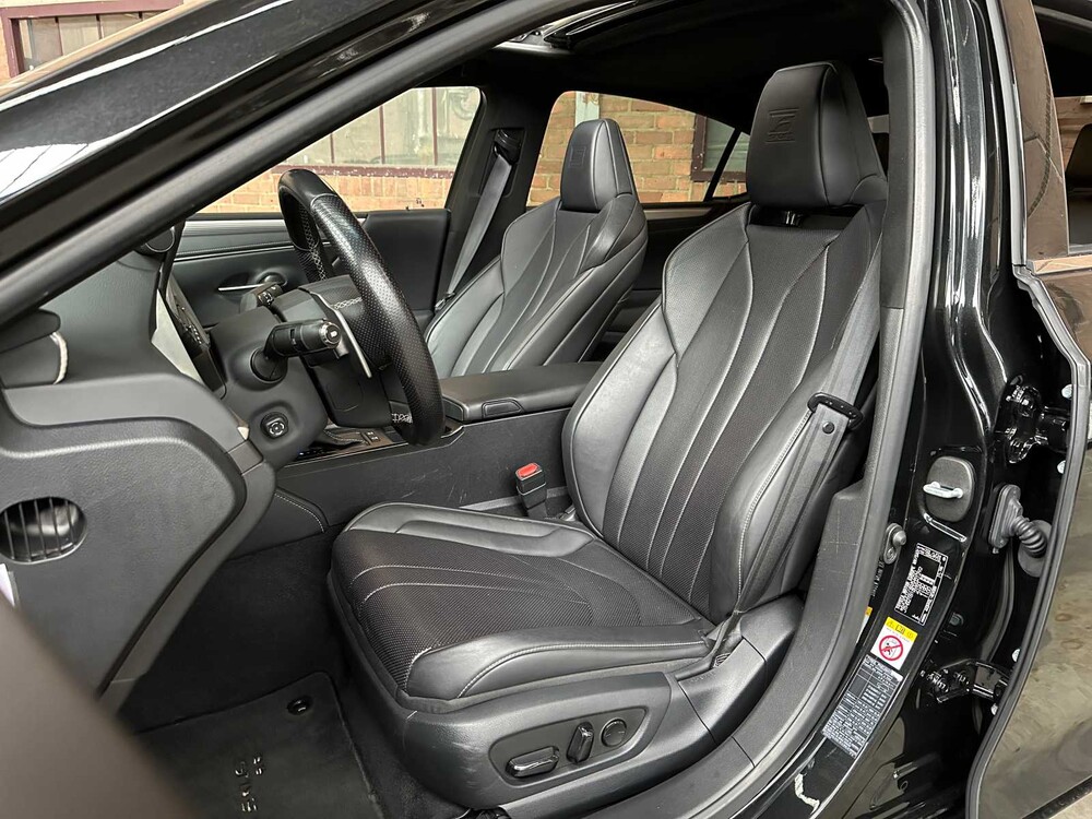 Lexus ES 300h F Sport Line 178pk 2019, ZN-650-B