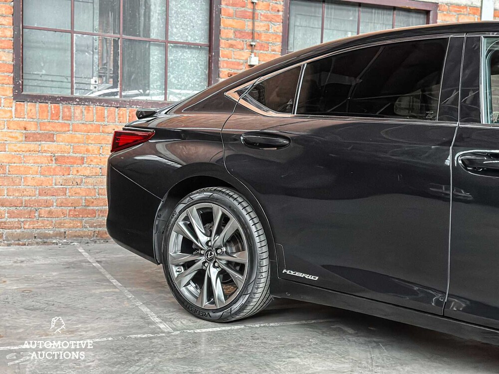 Lexus ES 300h F Sport Line 178pk 2019, ZN-650-B