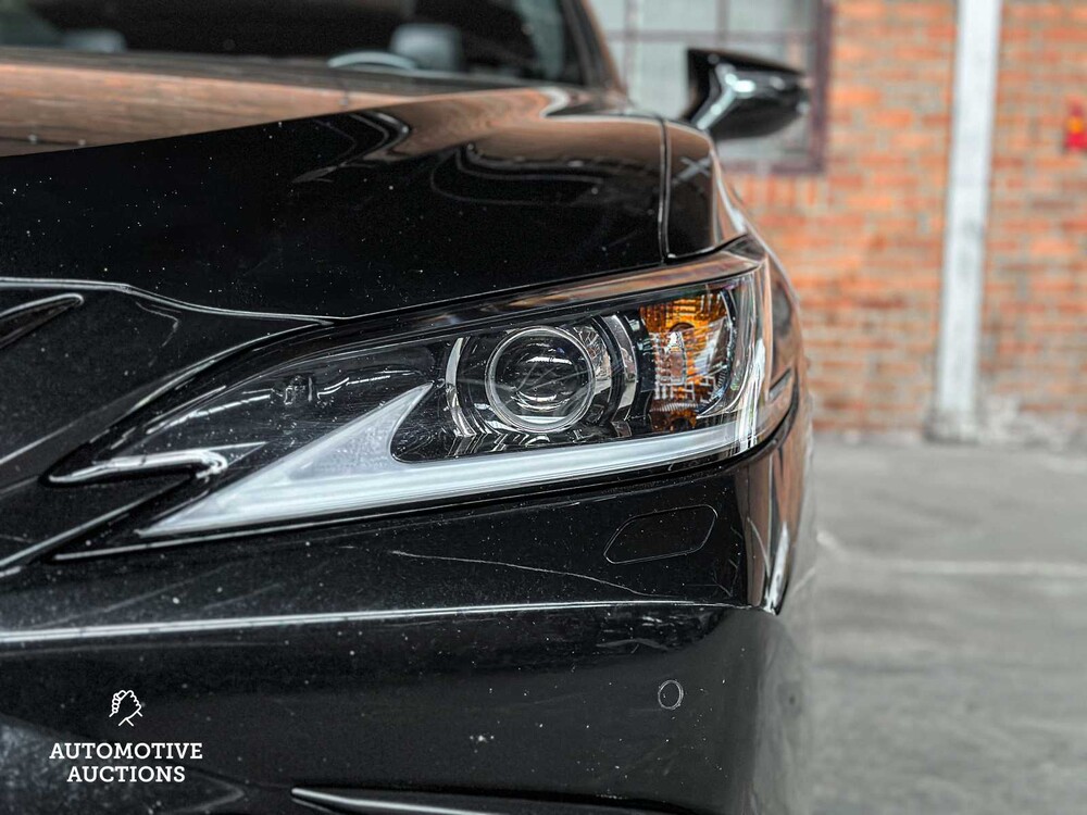 Lexus ES 300h F Sport Line 178pk 2019, ZN-650-B