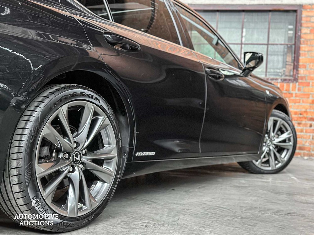 Lexus ES 300h F Sport Line 178pk 2019, ZN-650-B
