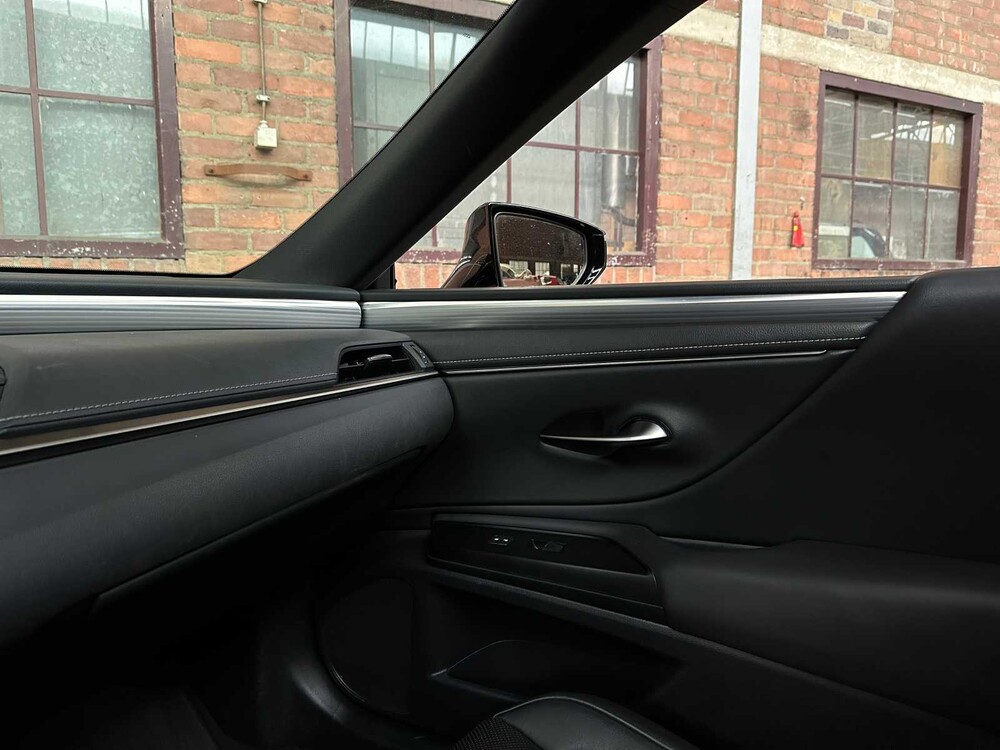 Lexus ES 300h F Sport Line 178pk 2019, ZN-650-B