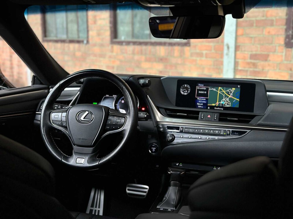 Lexus ES 300h F Sport Line 178pk 2019, ZN-650-B