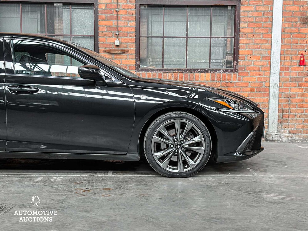Lexus ES 300h F Sport Line 178pk 2019, ZN-650-B