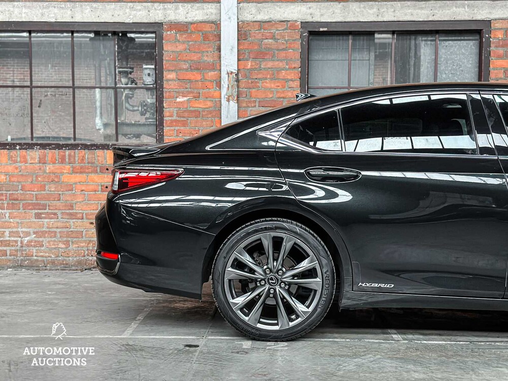 Lexus ES 300h F Sport Line 178pk 2019, ZN-650-B
