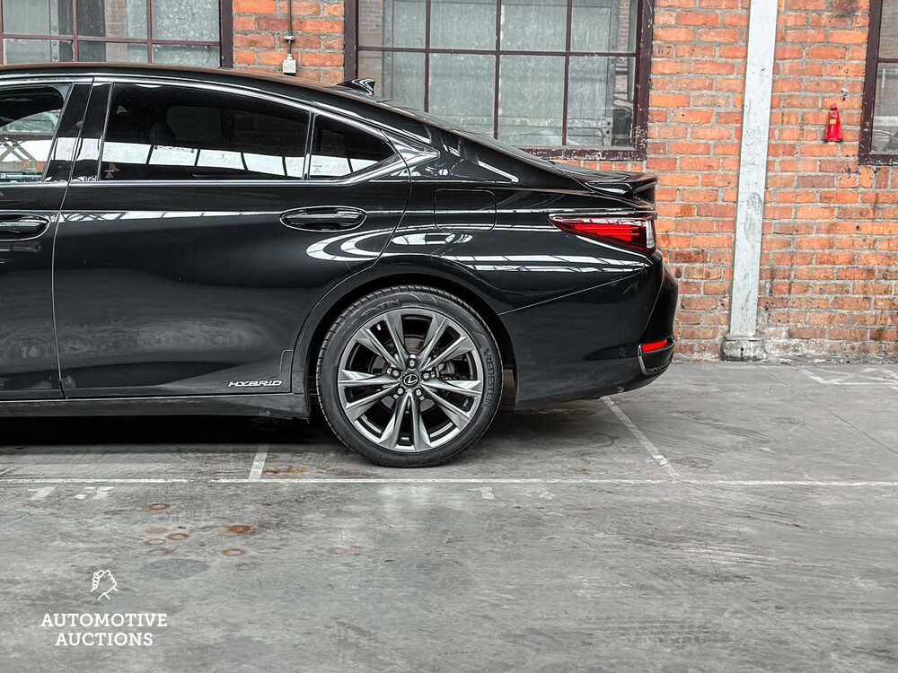 Lexus ES 300h F Sport Line 178pk 2019, ZN-650-B