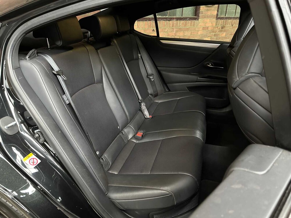 Lexus ES 300h F Sport Line 178pk 2019, ZN-650-B