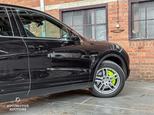 Porsche Cayenne S E-Hybrid 3.0 V6 416hp 2015 (Facelift)