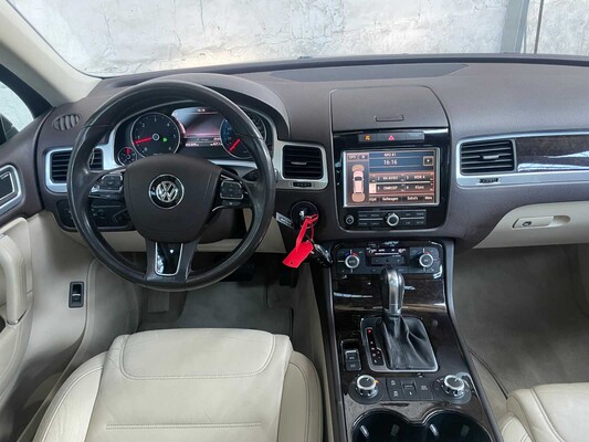 Volkswagen Touareg 3.0 TDI Highline 239hp 2010 (Original-NL+1st owner), 67-NLD-1