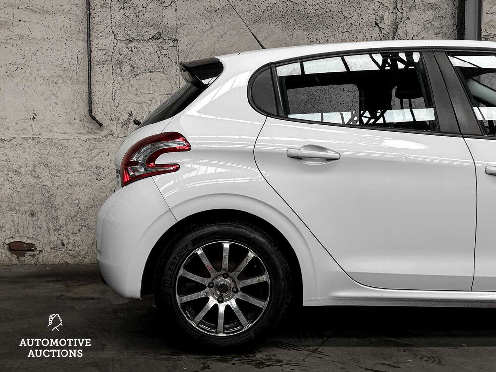 Peugeot 208 1.4 e-HDi Active 68hp 2012 (Original-UK), 86-XHN-2