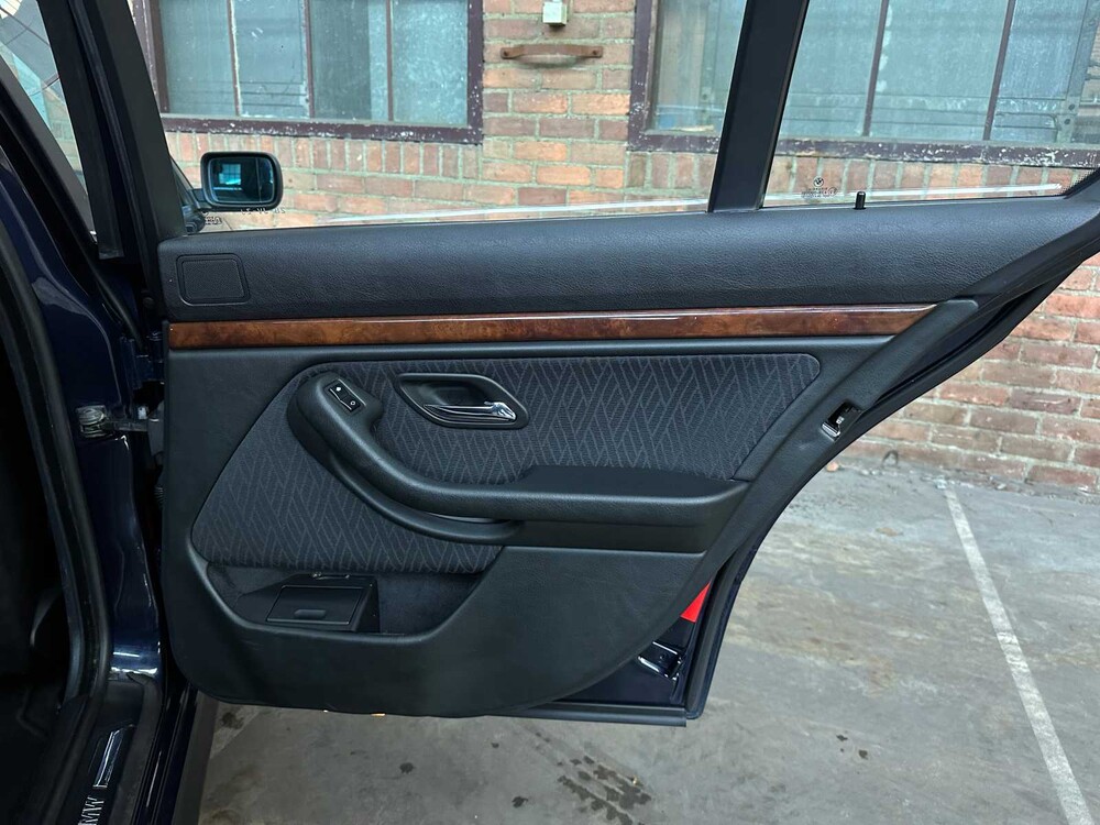 BMW 525i Executive 192hp 2002 (Original-NL) 5-series, 28-JV-ZJ