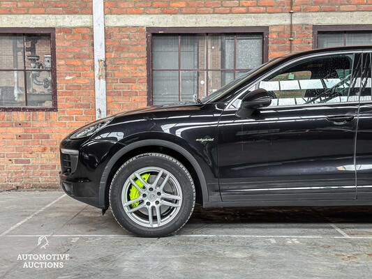 Porsche Cayenne S E-Hybrid 3.0 V6 416hp 2015 (Facelift)