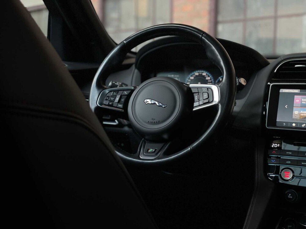 Jaguar F-PACE 2.0 Portfolio AWD 20d 179pk 2017, H-091-XH
