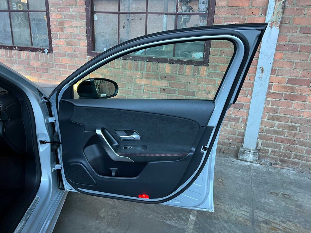 Mercedes-Benz A250e AMG Business Solution 160pk 2022 A-klasse, X-451-TP