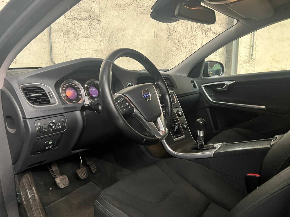 Volvo V60 1.6 T3 R-Design 150HP 2011, 09-TSF-1