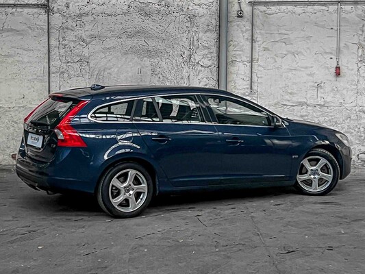 Volvo V60 1.6 T3 R-Design 150HP 2011, 09-TSF-1