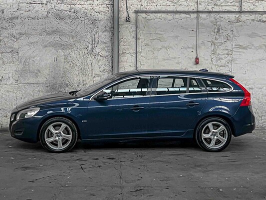 Volvo V60 1.6 T3 R-Design 150PS 2011, 09-TSF-1