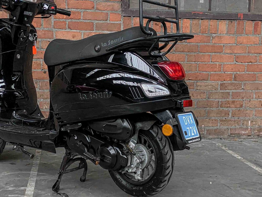 La Souris Sourini, DVX-72-V - Scooter